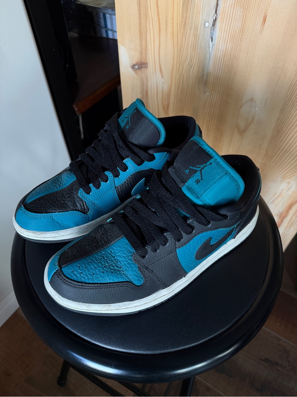 Jordan 1 Low - Teal/Black Leather Sneaker